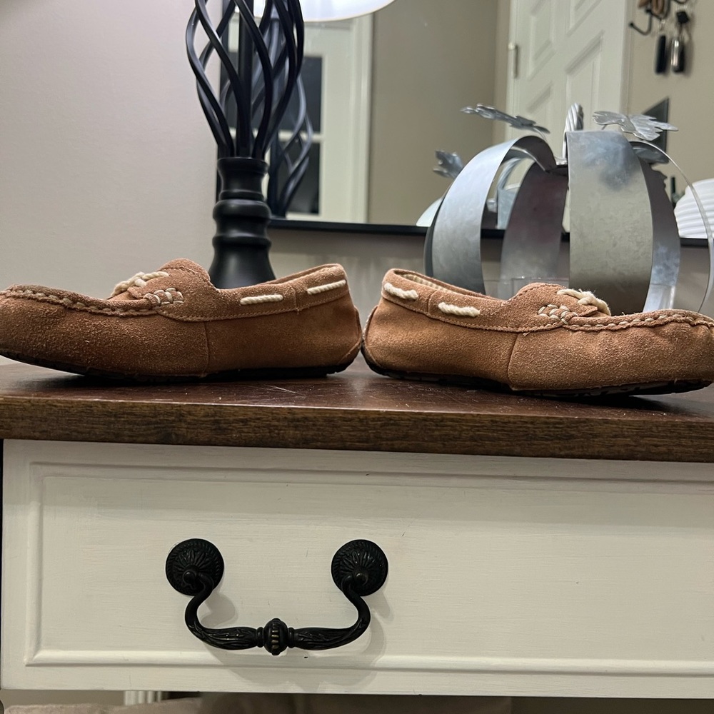 UGG Moccasin - Picture 5 of 5
